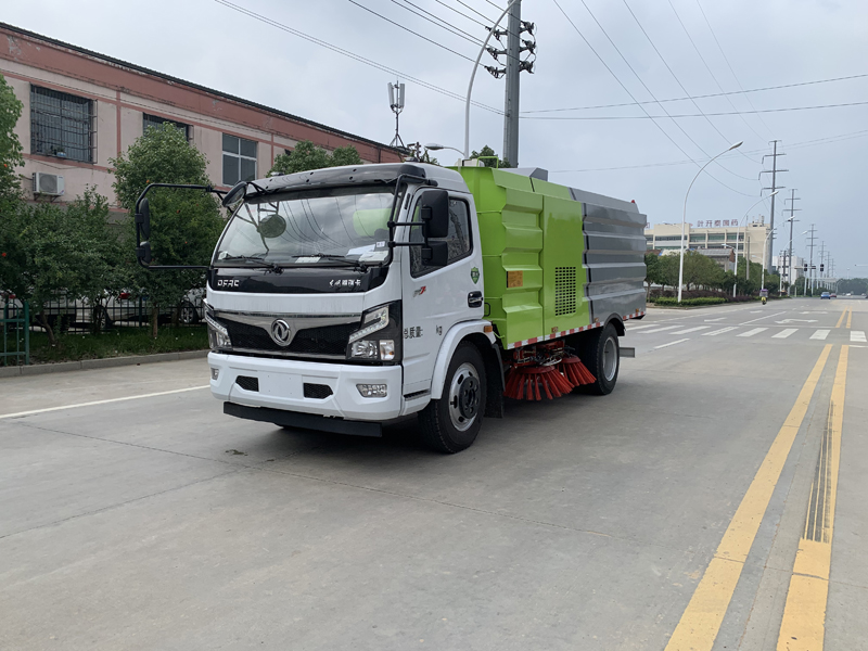 東風(fēng)大多利卡2水5.5塵掃路車