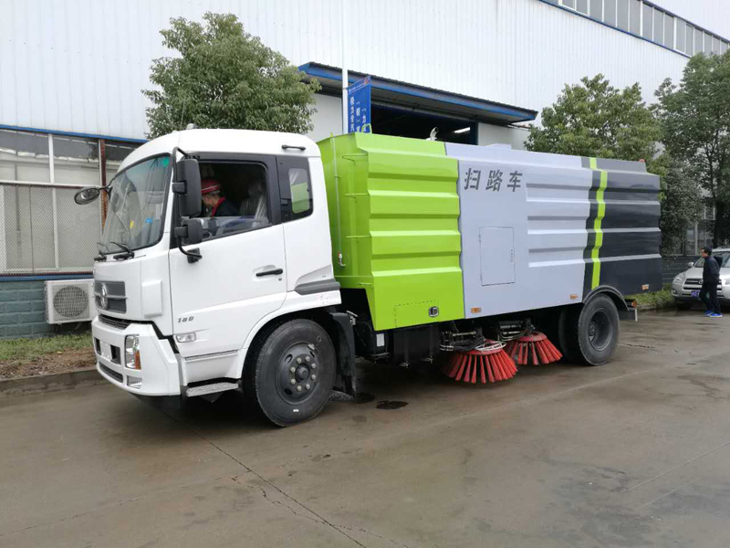 東風(fēng)天錦3.5水7塵掃路車