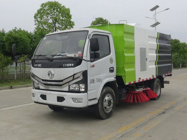東風(fēng)小多利卡1.5水4塵掃路車