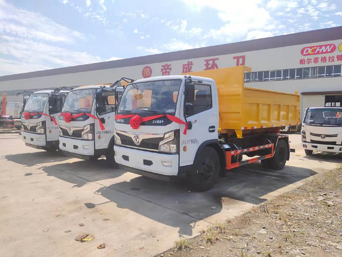 國(guó)六8方東風(fēng)D7勾臂垃圾車