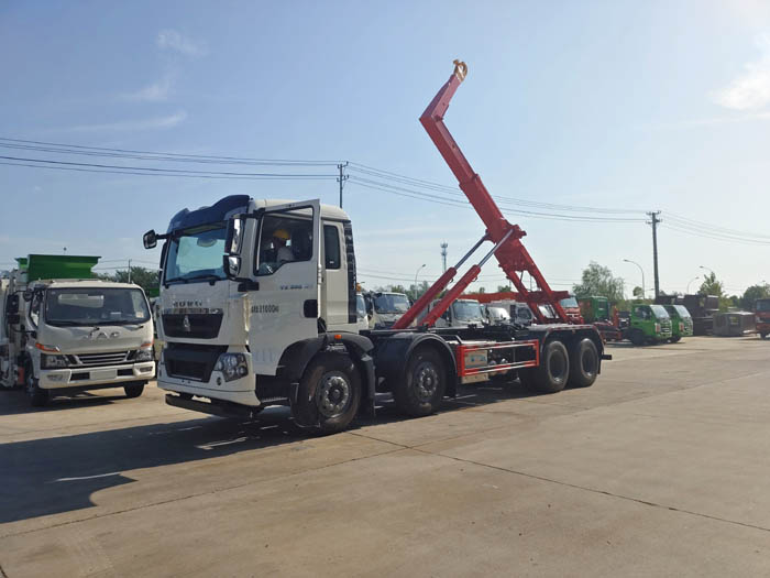 豪沃前四后八26噸勾臂式垃圾車