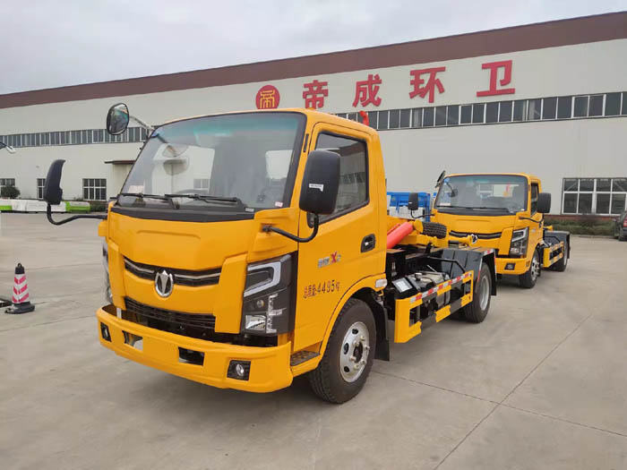 國(guó)六6方奧馳X2藍(lán)牌勾臂垃圾車(chē) 建筑垃圾清運(yùn)